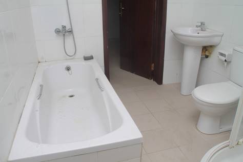 GBOLA-SALAMI-AGUNGI-BATHROOM.jpg