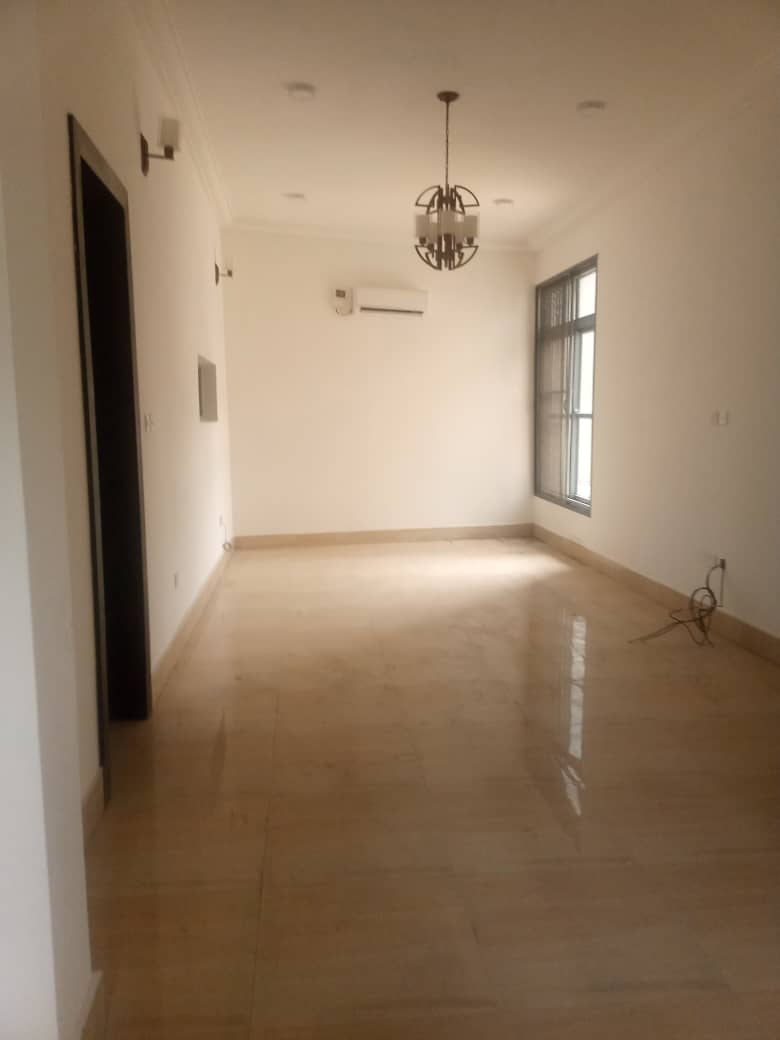 UNITS-OF-2-3-BED-ONIRU.-2.jpg