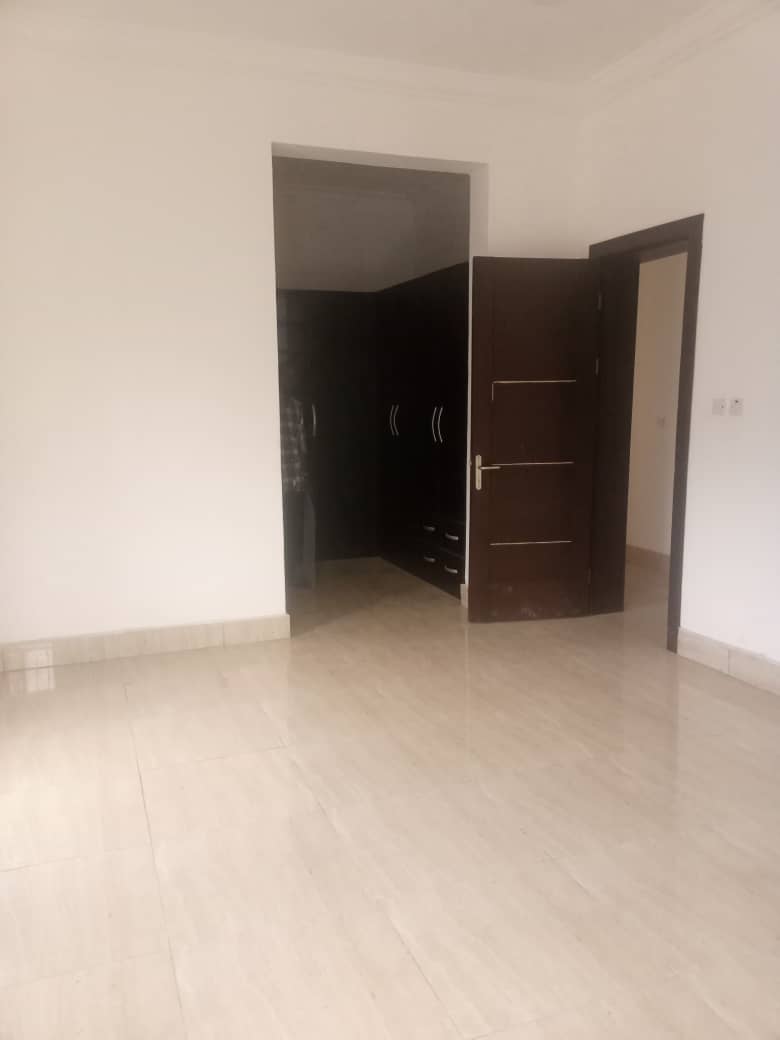 UNITS-OF-2-3-BED-ONIRU.-5.jpg